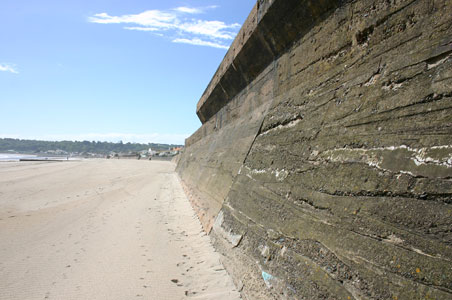 Die Panzermauer 7 schtzt die St. Aubins Bay